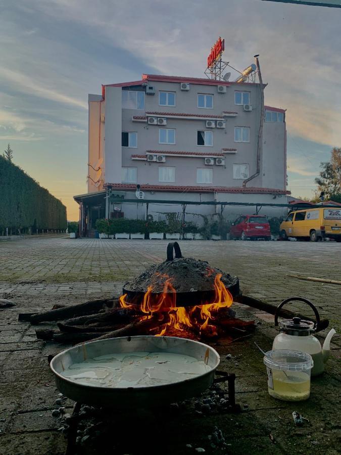 Hotel Anxhelo Kuçova Exteriör bild